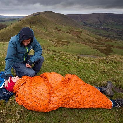[BPS-10S] Blizzard Survival Blanket (Slim) - Couverture corporelle à 3 épaisseurs Fermeture avec ruban adhésif double face